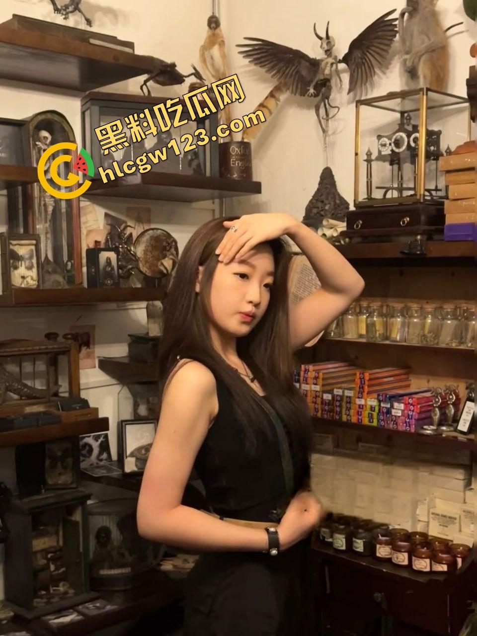 安徽淮南极品女大学生护士系【林冉然】遭金主大量泄密，撅着肥臀被金主各种姿势啪啪 真是骚极了！-5