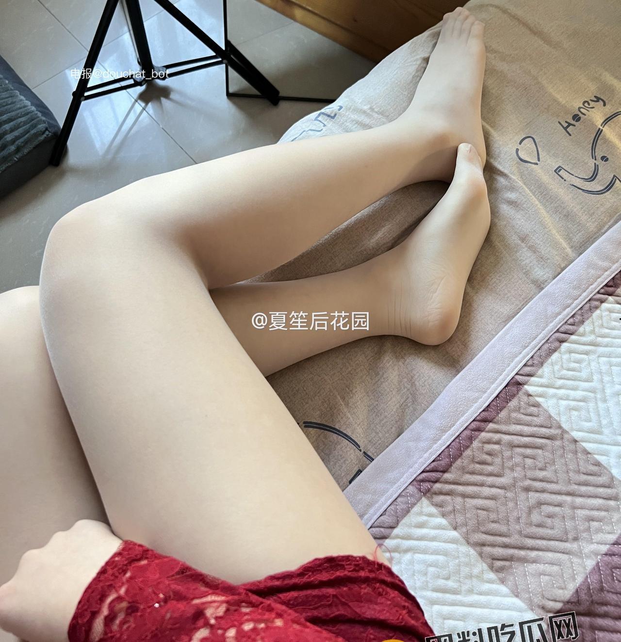 擦边网红【夏笙】微密圈流出被熟人贩卖造谣导致退圈  努力擦边的小姐姐有什么错呢 绝版资源大放送-14