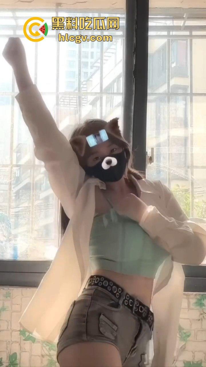 抖音网红开关灯变装骚操作之非常规抖音！美乳摇晃露乳撩人，灯光一暗一明，个个都让人上头！-14