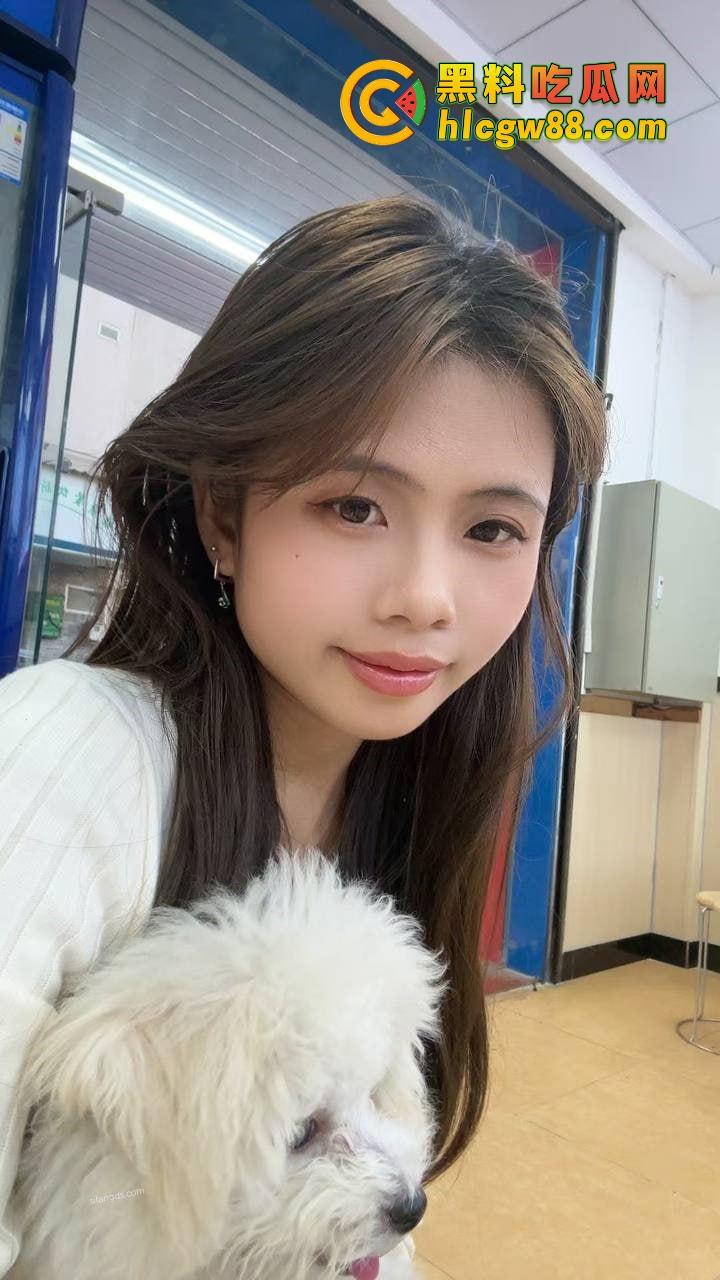 厦门酒吧气氛组极品眼镜骚婊『兰芊芊』酒吧10瓶皇家礼炮带走，制服丝袜被操高潮了主动求拍！-8