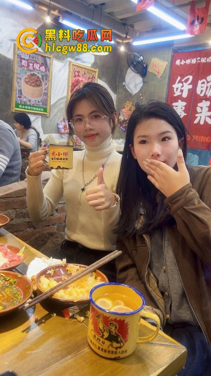 厦门酒吧气氛组极品眼镜骚婊『兰芊芊』酒吧10瓶皇家礼炮带走，制服丝袜被操高潮了主动求拍！-10