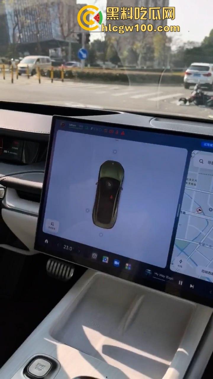 装逼撞死人！小米su7销售带客户试驾新车 红灯弹射起步 撞飞骑车路人 生死不明-8