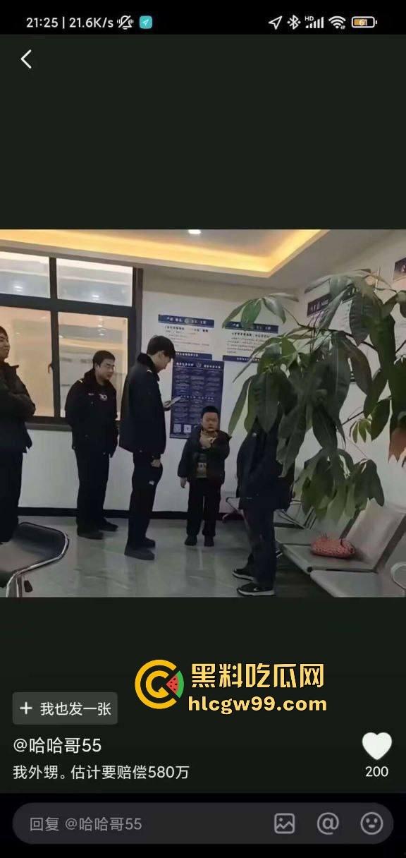 四川内江新年第一炮，熊孩子鞭炮炸翻井盖，轰飞数辆豪车， 580万天价损失，爹妈开年直接破产！-4