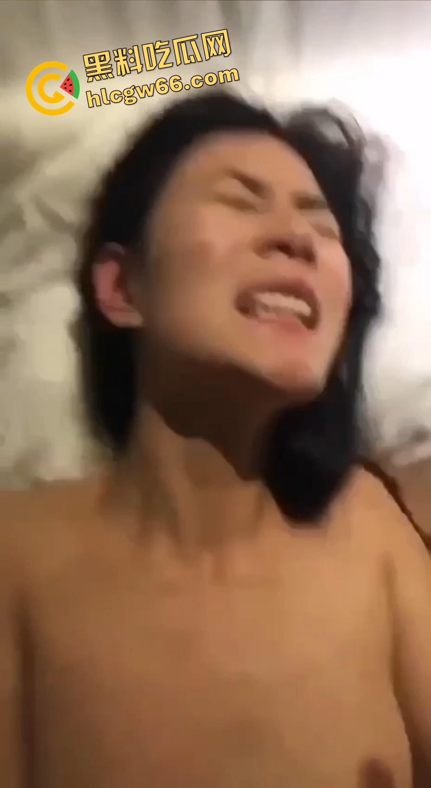 摄影师骗操极品学生妹，长腿翘臀嫩穴粉粉嫩，摆拍几组就主动分腿让操，果然学生最好骗！-9