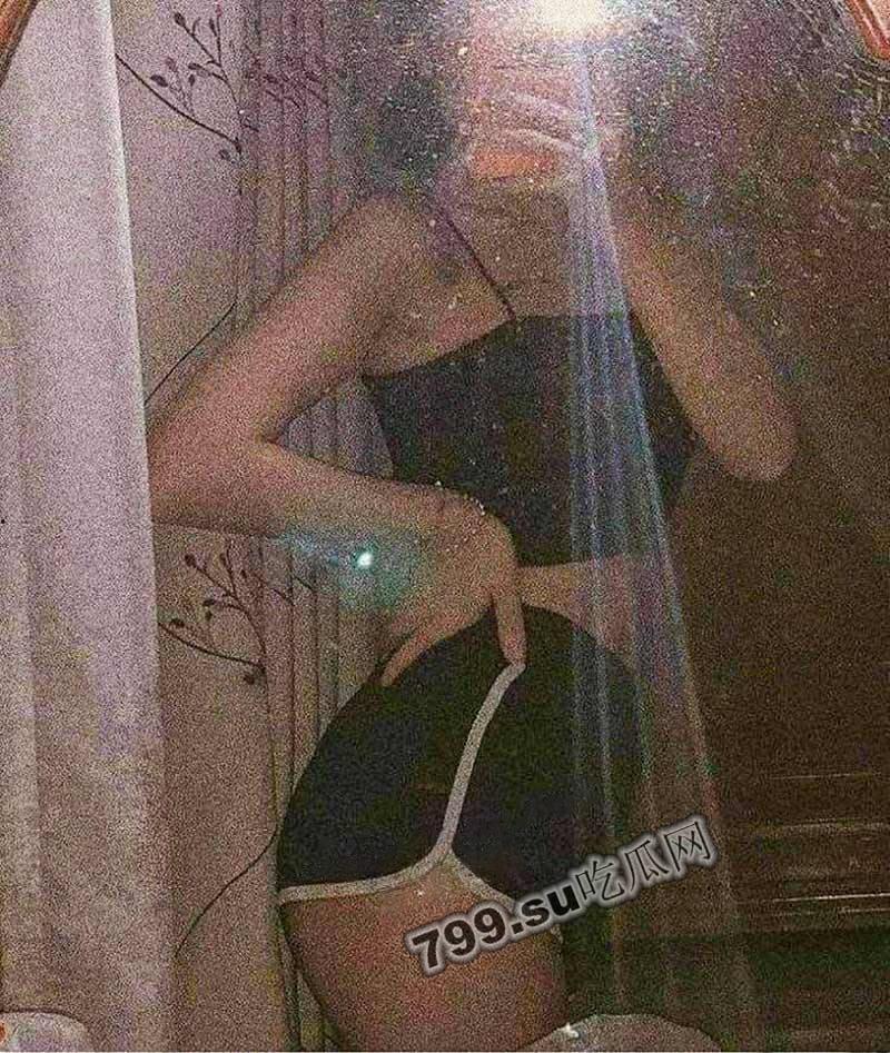 【精品泄密】越南超嫩反差舞蹈系学生妹 巨乳马甲线身材超棒 大量私拍流出-25