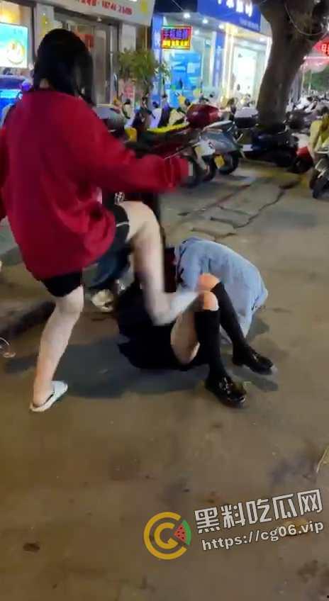 仙女干架 逼飞奶炸 她甚至为了打个架还专门刮了逼毛 第七弹-4