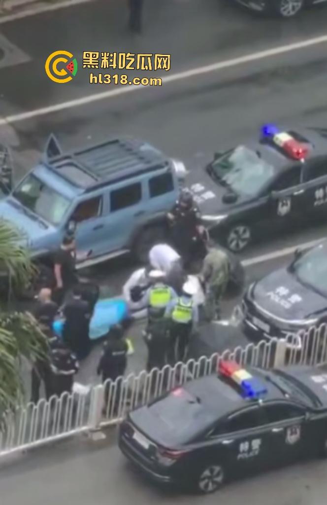 7月20日下午昆明金马坊坦克300狂飙撞人屠杀，司机被特警乱枪击毙，路人看到汽车都怕！-4