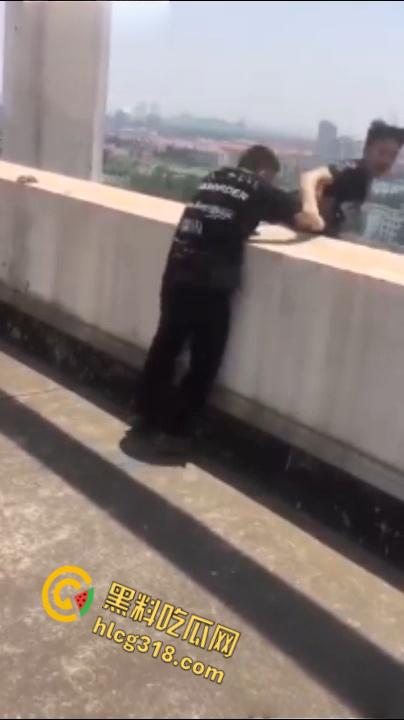 天台刺激拍照翻车，装逼坠楼，推人入狱，判个死刑还是判个无期呢？-4