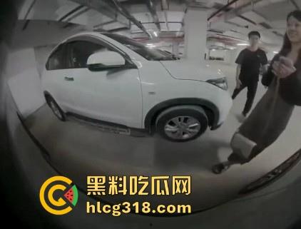 哨兵模式又立大功！拍下地下停车场情侣撩起裙子火辣现场 干蹭不进？这你受得了嘛！-1