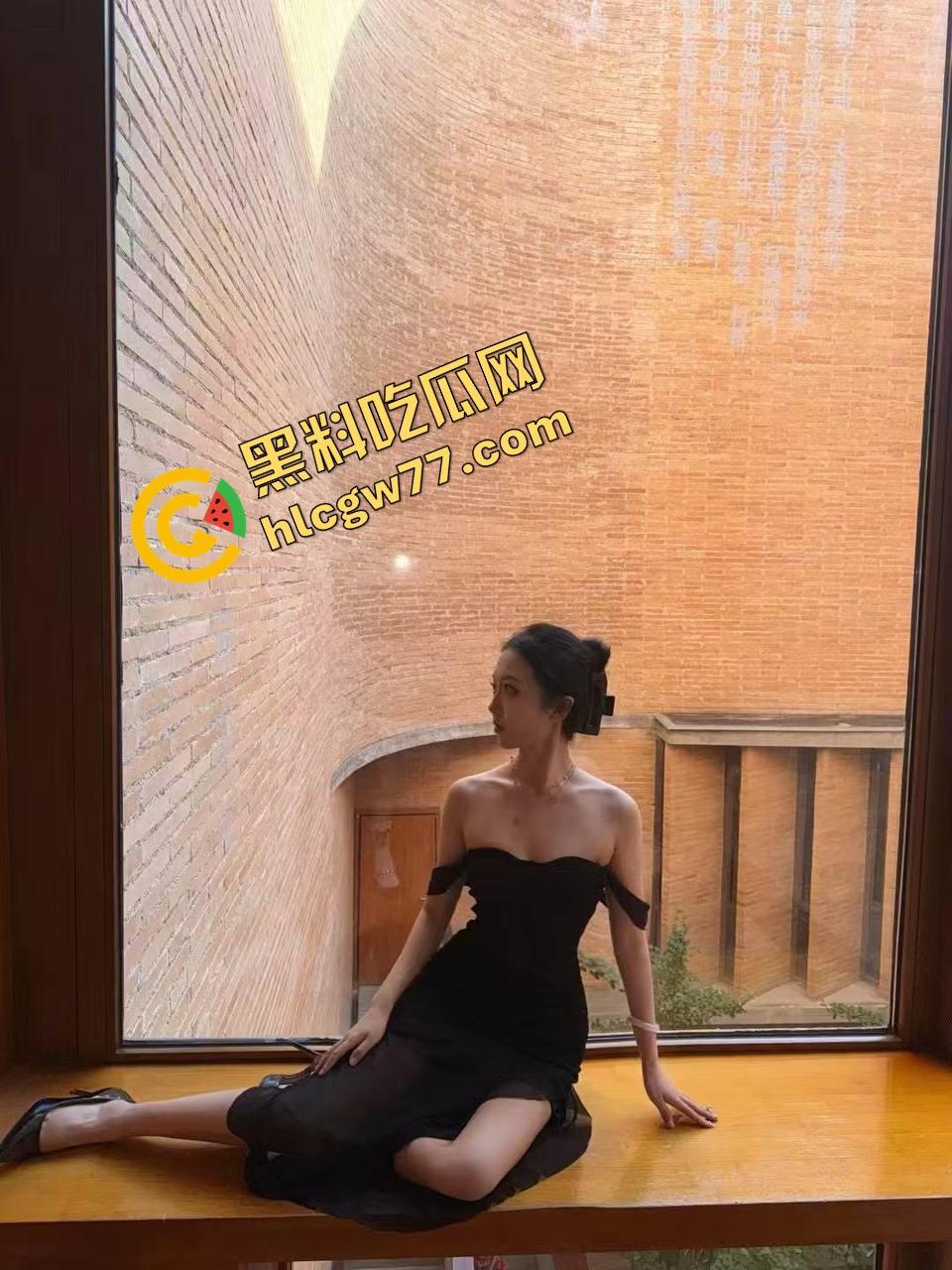 成都基佬发情发疯，丝袜伪娘点外卖勾引小哥爆菊，结果小哥直接跑路，全城菊花守门人笑疯了！-1