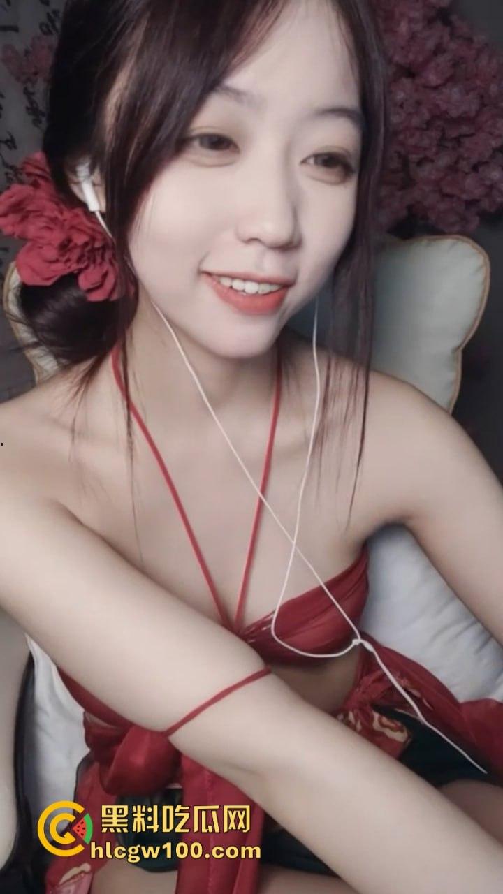 网红主播【萝莉小羊】裸舞专业舞姿动感起飞 全程露脸脱衣裸舞道具抽插极度诱惑-4