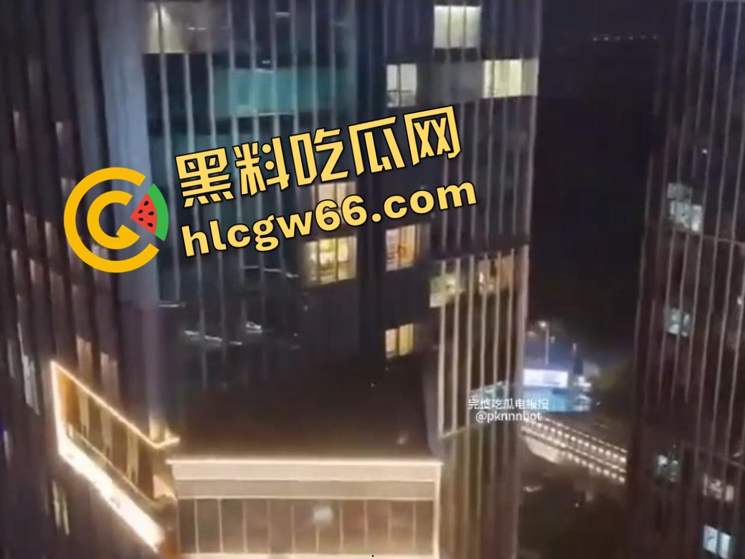 窗帘不拉当全楼观众是瞎的？桔子酒店骚女嗓子叫破音男主猛操如牛，小学生围窗看懵，老六无人机空投全网！-5