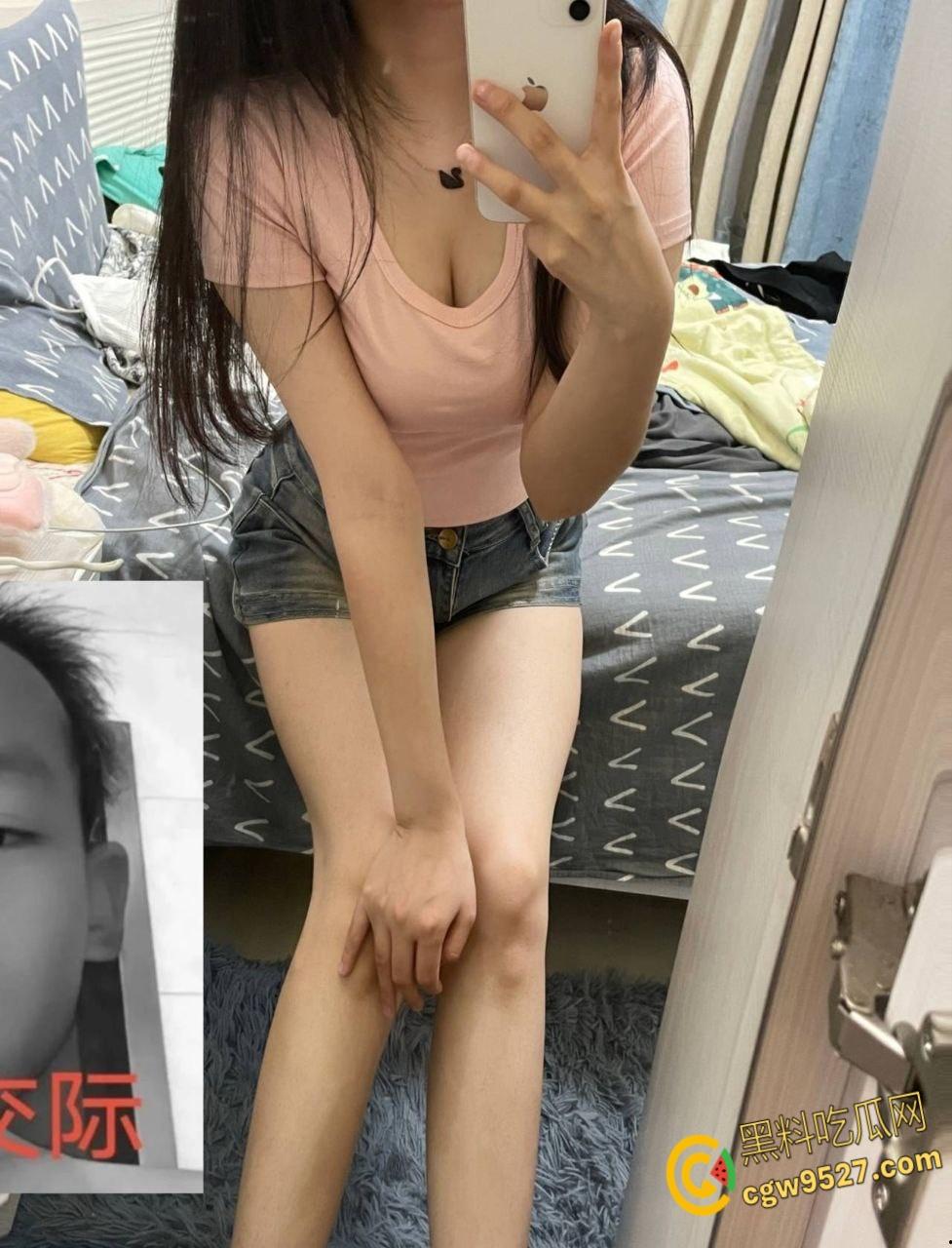 极品巨乳高三卫校女生，在宿舍偷偷自慰揉奶，偷感十足小小年纪就玩的这么刺激，嫩逼太欠操了 !-5