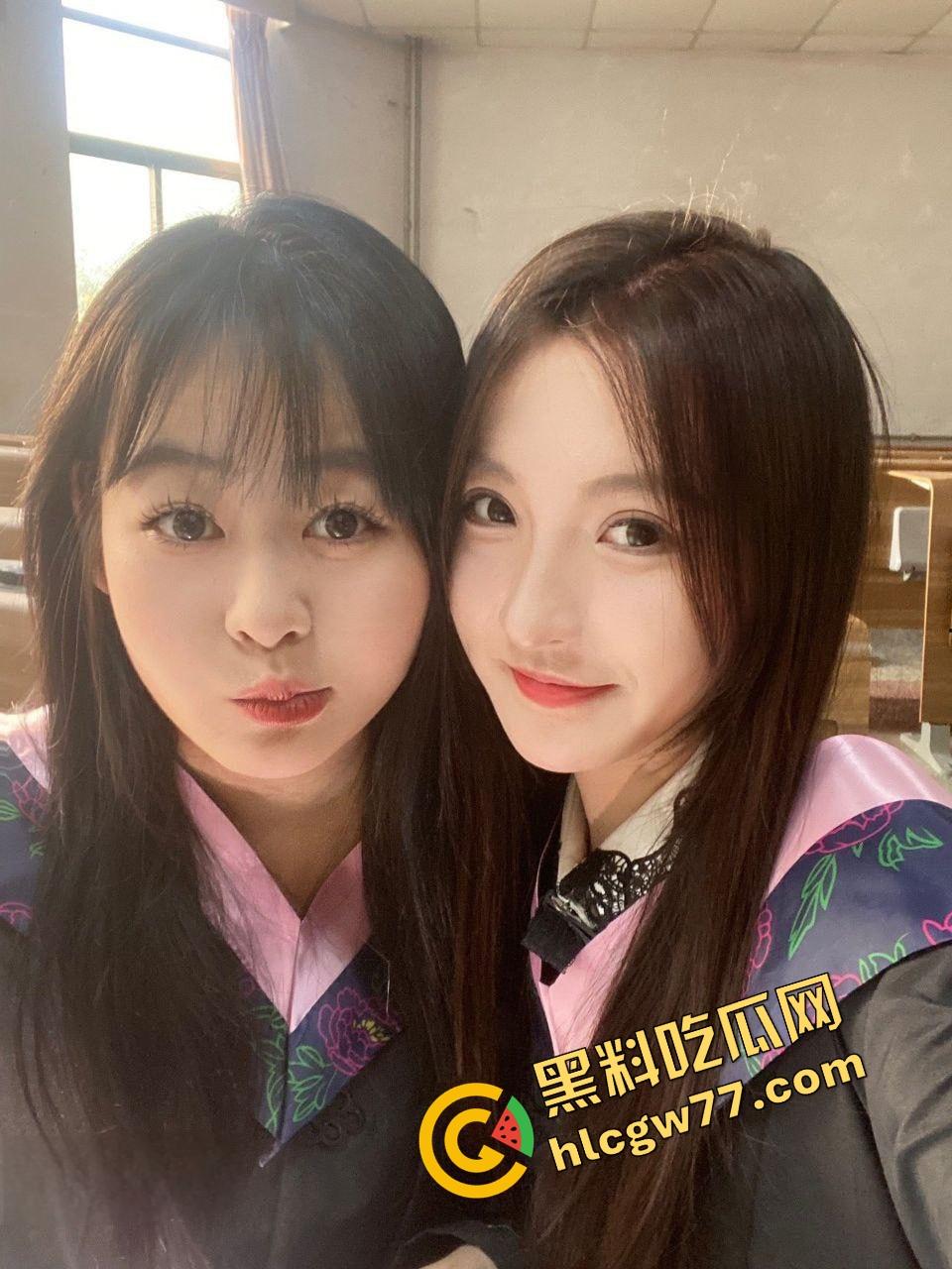 武汉高颜值研究生『赵倩』清纯学姐表面，背地里开着视频自慰，被网调成狗，高潮叫到破音！-3