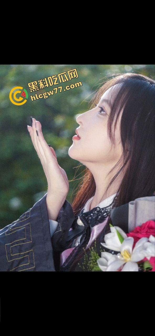 武汉高颜值研究生『赵倩』清纯学姐表面，背地里开着视频自慰，被网调成狗，高潮叫到破音！-7