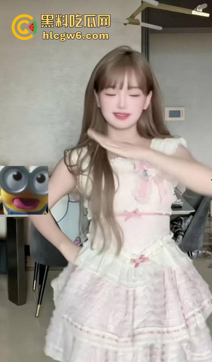 全网疯求，浙江清纯可爱网红【MIKU白】自拍性爱1分34秒视频被曝光，精选网红系列。-6