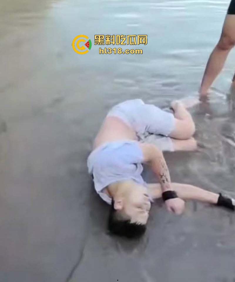 宜宾南门大桥惊魂跳河！黄河波浪敲响生命警钟，黄金30秒生死救援捡回一条狗命！-8