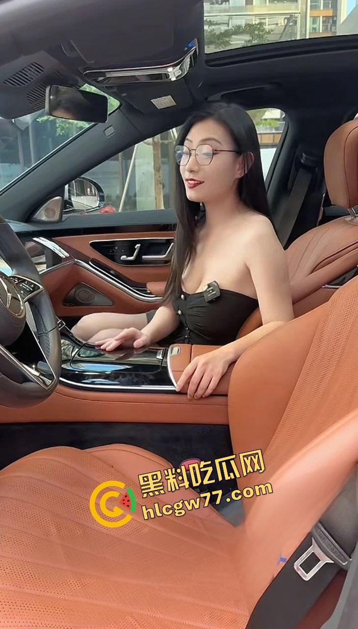 抖音骚鸡直播不穿打底裤，肥鲍晃来晃去勾魂摄魄，卖车还是卖骚？裤都脱了你卖我这车？-5