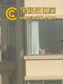 骚货人妻大胆做爱，高楼层 开窗帘让人欣赏，女的还挺主动的一直是骑乘位，看得人心痒痒！-3