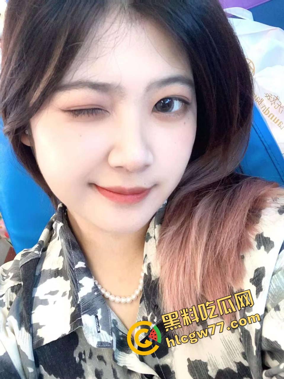 英国留学生『柳依依』顶级巨乳舔洋屌，老佛爷送银币她送淫逼，这不就是新时代传承？-5