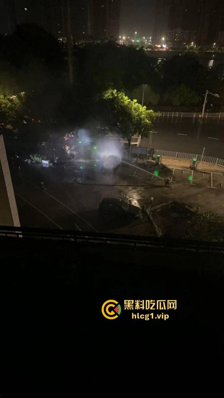 炸翻了！充电时发生严重爆炸 但极氪001 零自燃记录意外保持住了？-7