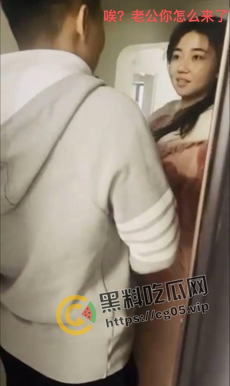 年度捉奸TOP1！满地套套和情趣内衣 女子见到老公还笑 真是不要脸-6