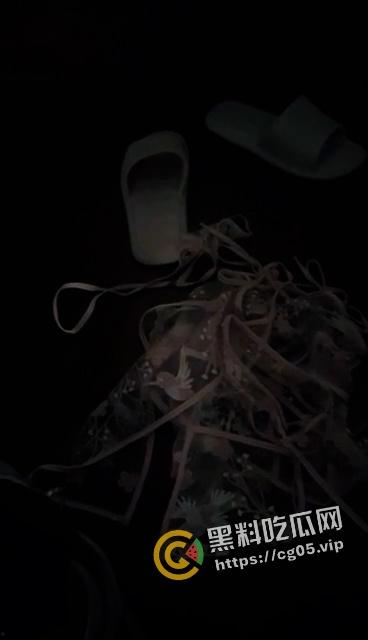 年度捉奸TOP1！满地套套和情趣内衣 女子见到老公还笑 真是不要脸-10