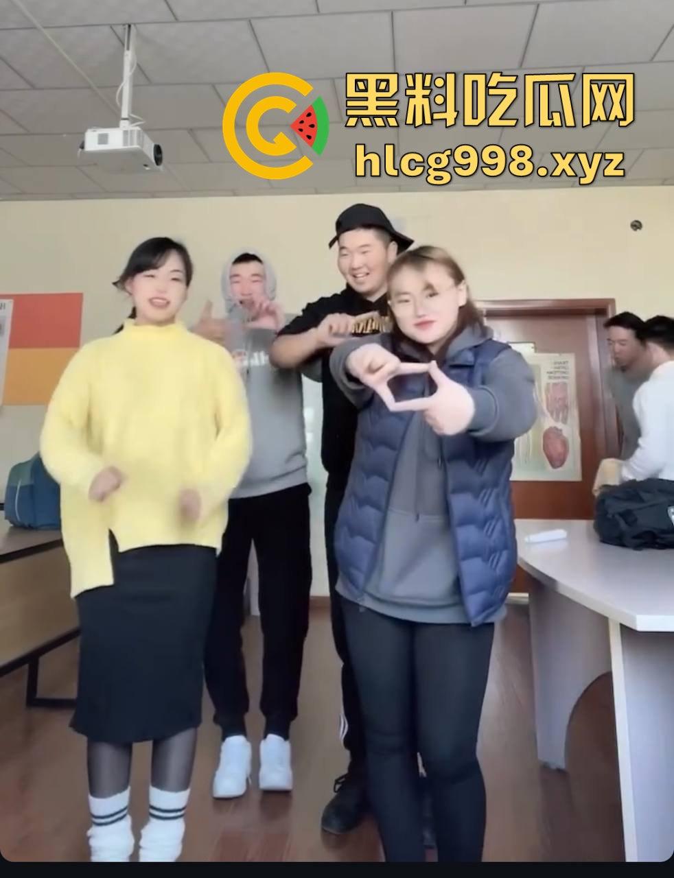 西藏20岁火辣妹子【诺诺熙】闺蜜换夫！四人激情交换视频曝光，玩得毫无底线！-3