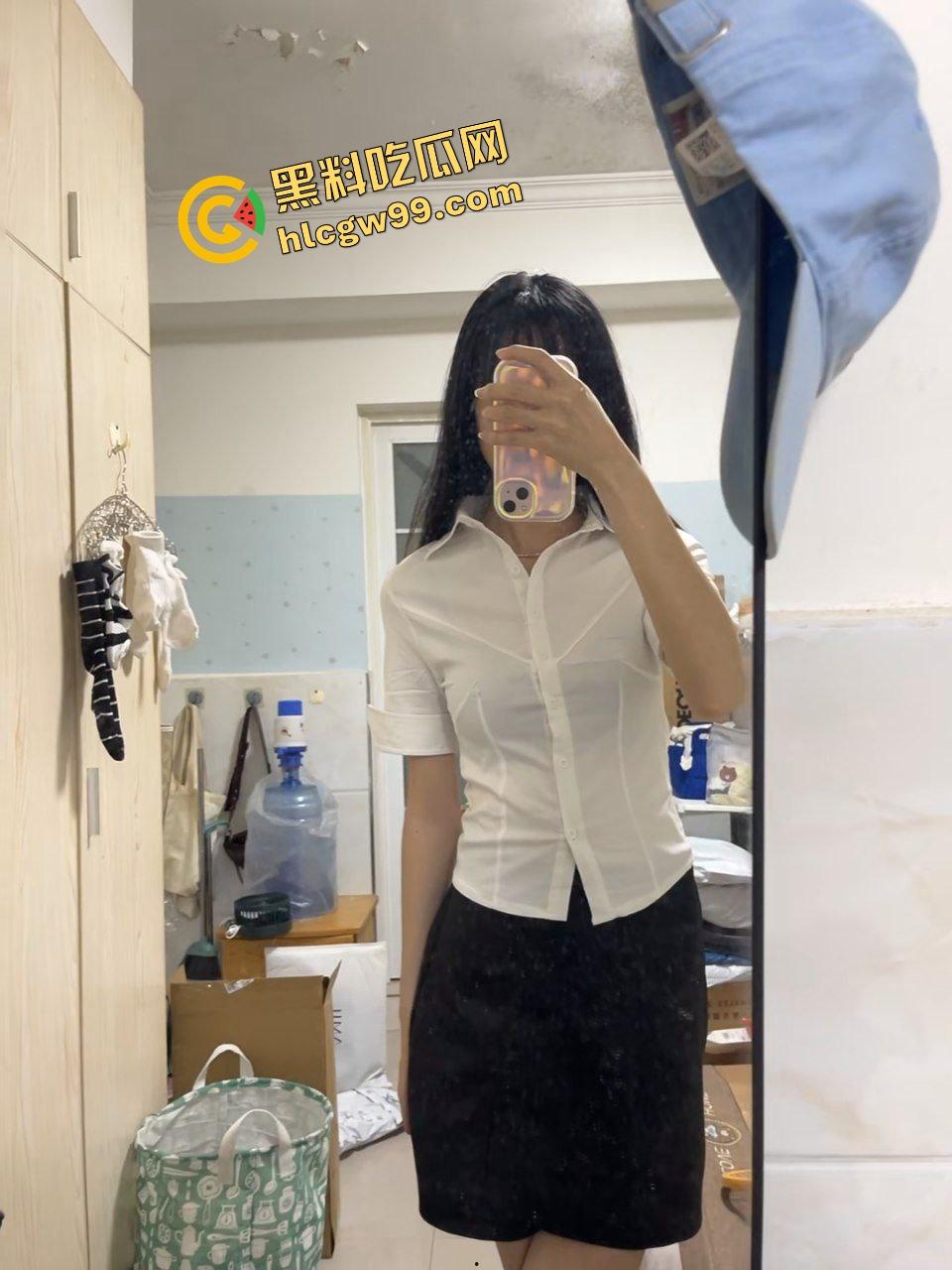 广西柳州社会骚鸡【徐雨欣】大学期间就约炮无数，白虎逼保持至今，练就成精盆骚母狗！独家流出-3