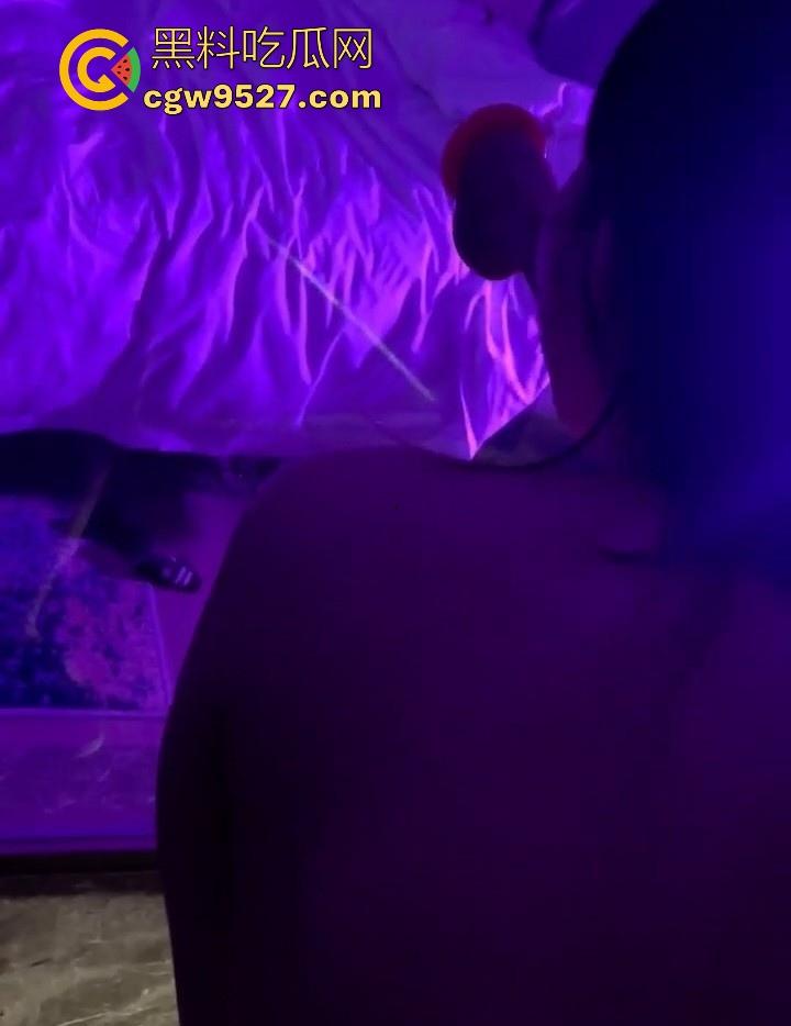 上海工商学院【刘亚雯】被金主爆操视频流出！情趣女仆装开档丝袜，后入狂野花式做爱，反差的极致魅惑！-10