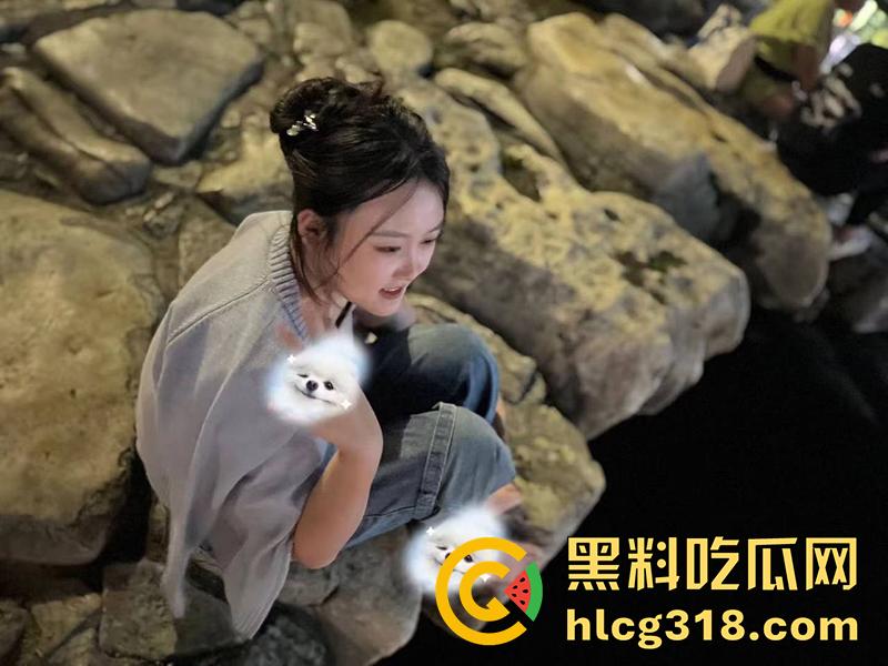 济南骚逼人妻【康红梅】翘臀顶着结婚证被情人后入，背着老公到处约炮，婚房性爱自拍曝光！-1