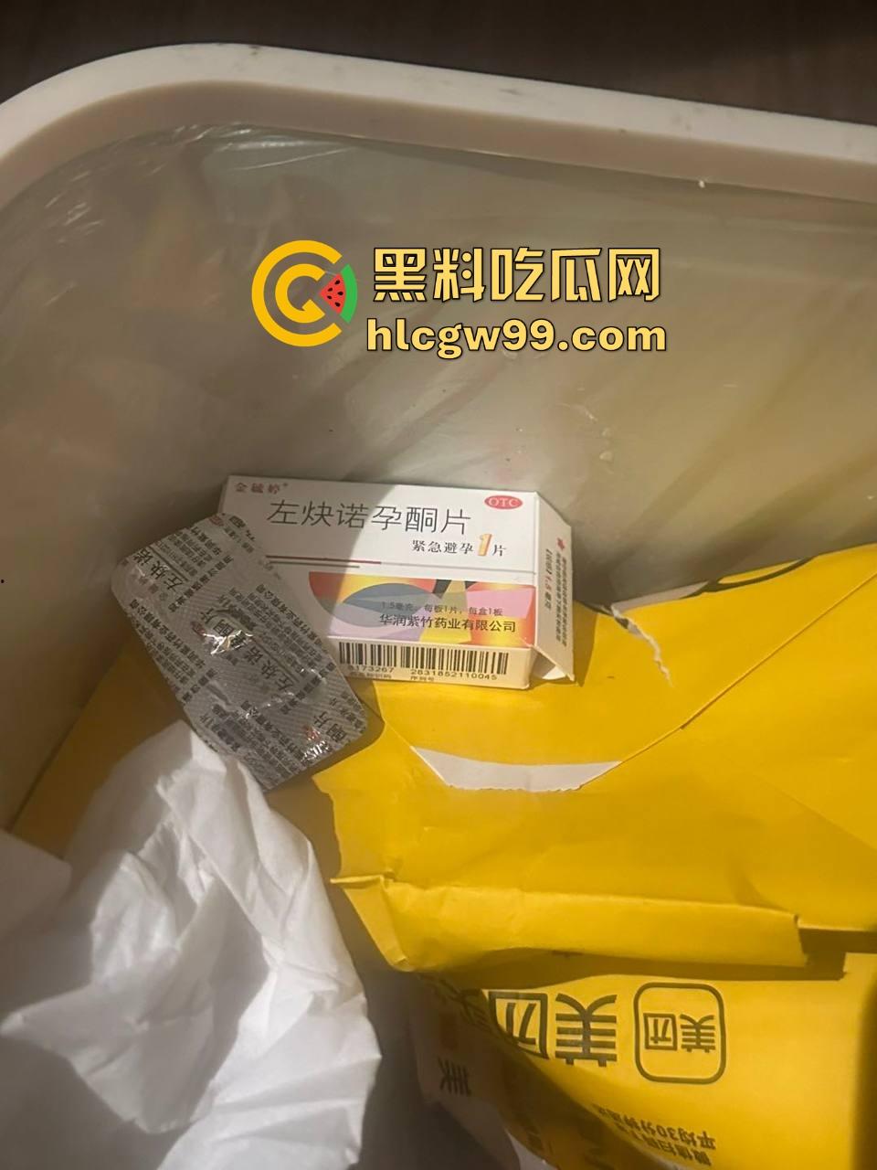 10后狠人【饶智铭】毛都没长齐就带女人回女友家日逼，恋爱期间吃软饭刷信用卡，被锤出轨还让炮友吃避孕药！-12