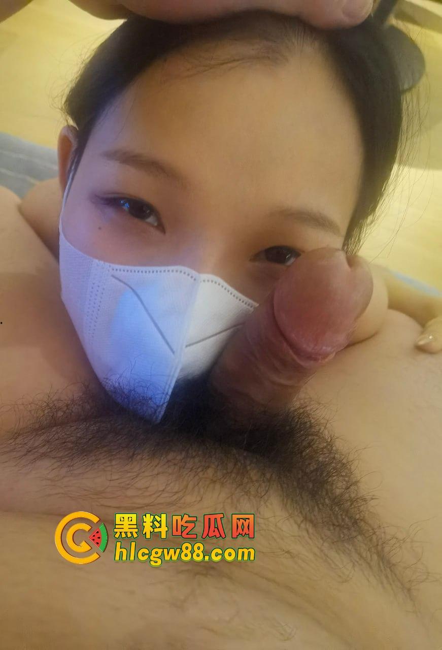 苏州99年骚妻『张婉婉』被绿帽老公牵着爬，多P调教裹操，菊花口爆双开花，毒龙深喉吞精爽成肉便器！-20