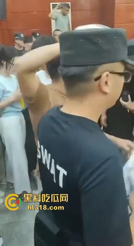 四川江油霸凌事件！持着母亲是公安局副局长就随便霸凌残疾人的孩子？还诱导其父签谅解书，激起民愤！-15