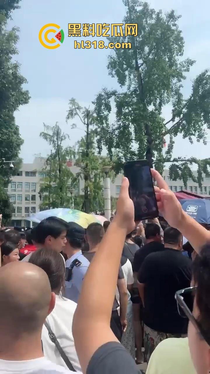 四川江油霸凌事件！持着母亲是公安局副局长就随便霸凌残疾人的孩子？还诱导其父签谅解书，激起民愤！-16