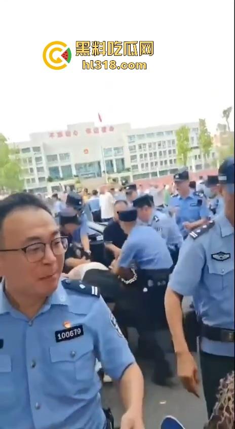 四川江油霸凌事件！持着母亲是公安局副局长就随便霸凌残疾人的孩子？还诱导其父签谅解书，激起民愤！-22