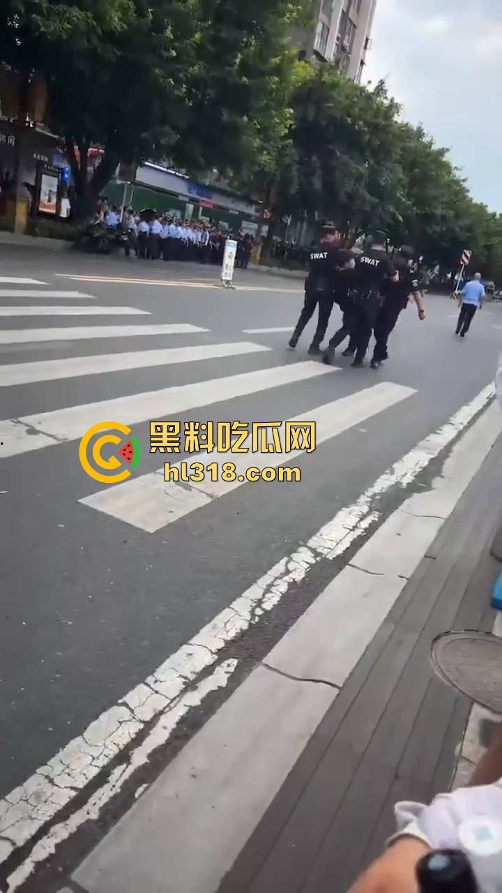 四川江油霸凌事件！持着母亲是公安局副局长就随便霸凌残疾人的孩子？还诱导其父签谅解书，激起民愤！-26