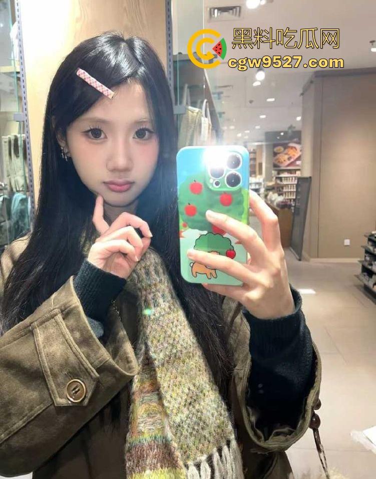 河北工商学院可爱大四学姐【胡悦】不雅视频曝光，露脸口交吞精，女上位骑乘榨精，淫靡姿态让人欲罢不能！-5