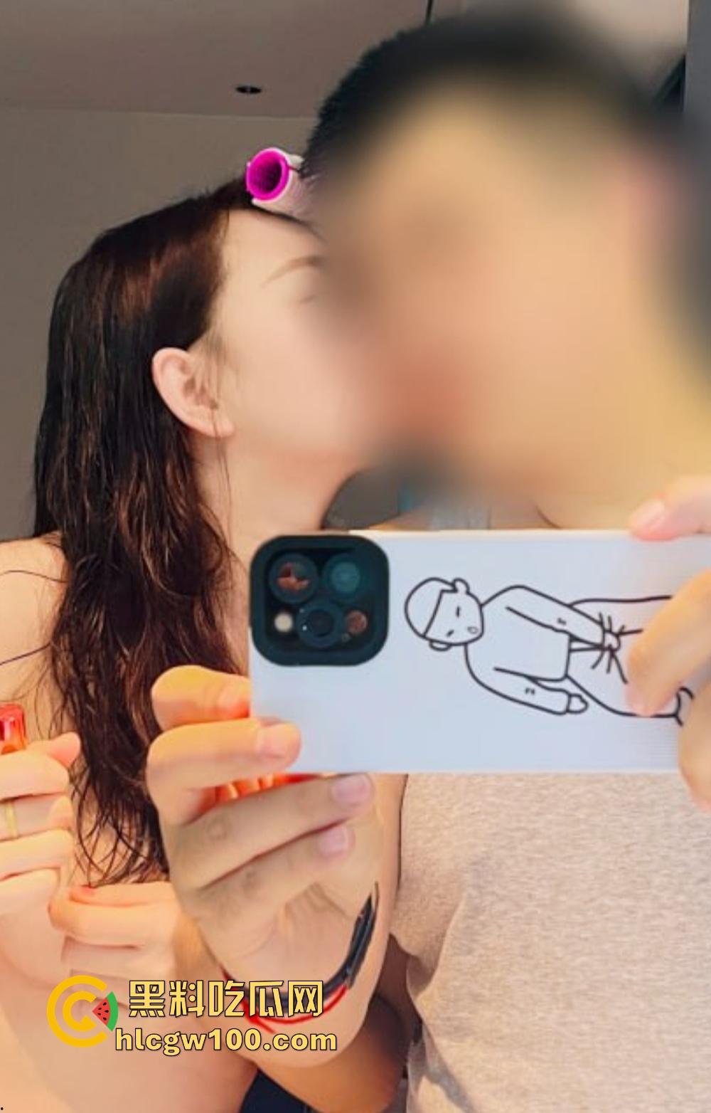 硬核绿帽玩家的骚操作，娇妻孕期成了肉体尤物，乳汁润滑胸推群P，玩到人尽皆知！-14