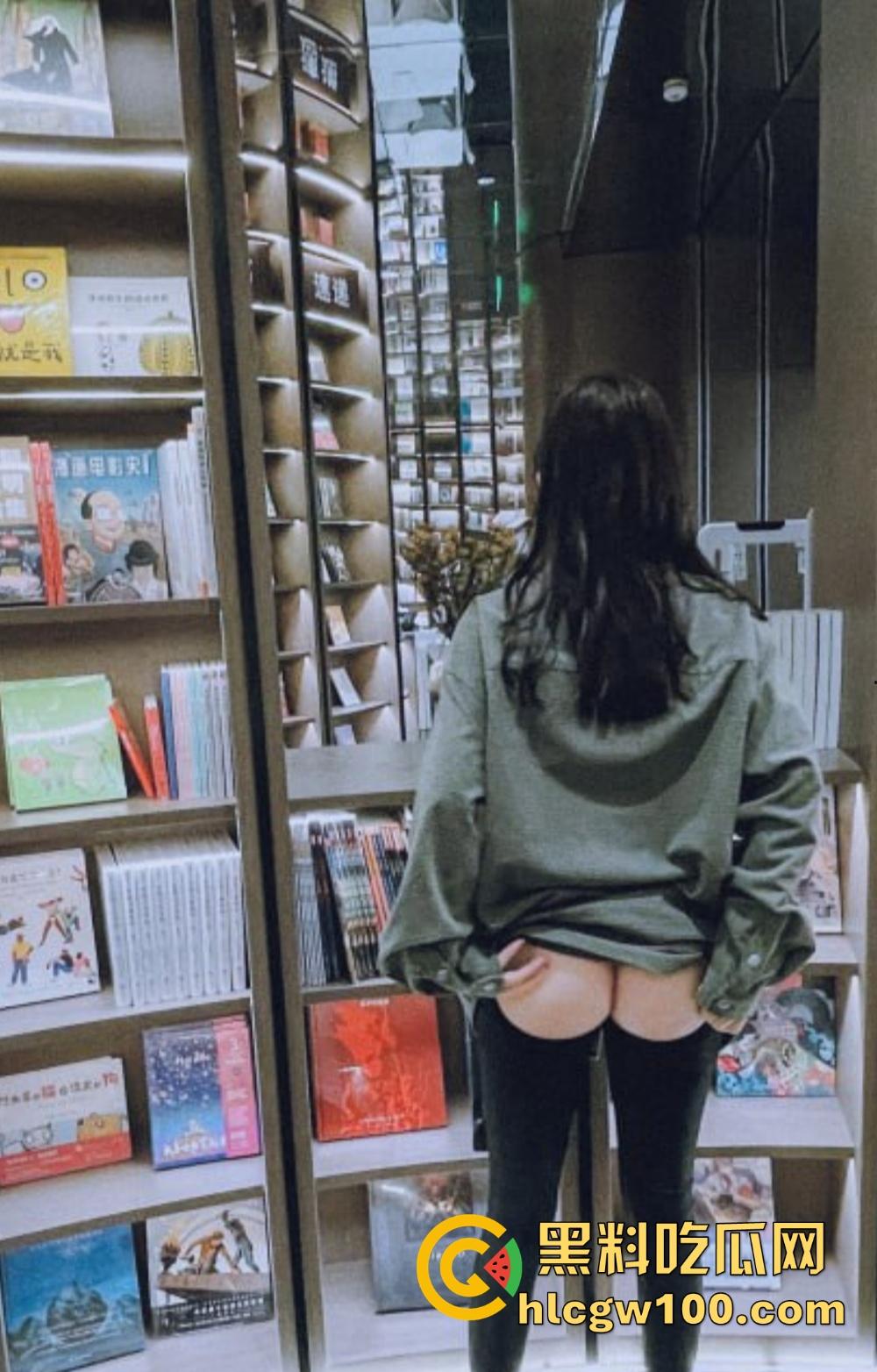 硬核绿帽玩家的骚操作，娇妻孕期成了肉体尤物，乳汁润滑胸推群P，玩到人尽皆知！-17