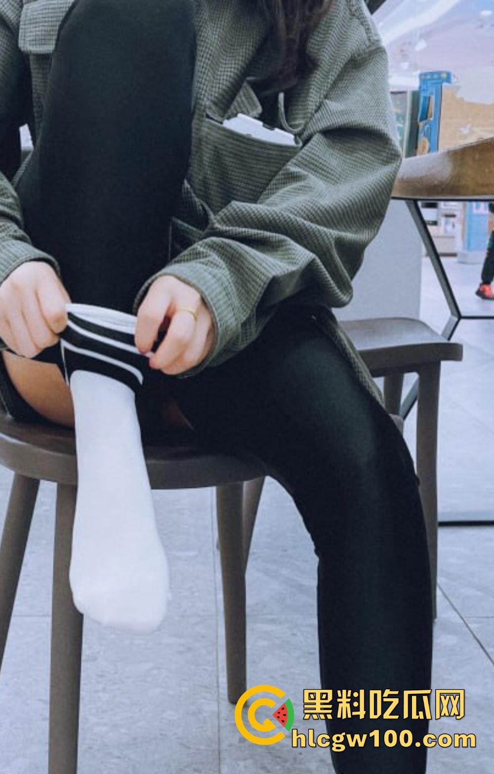 硬核绿帽玩家的骚操作，娇妻孕期成了肉体尤物，乳汁润滑胸推群P，玩到人尽皆知！-19