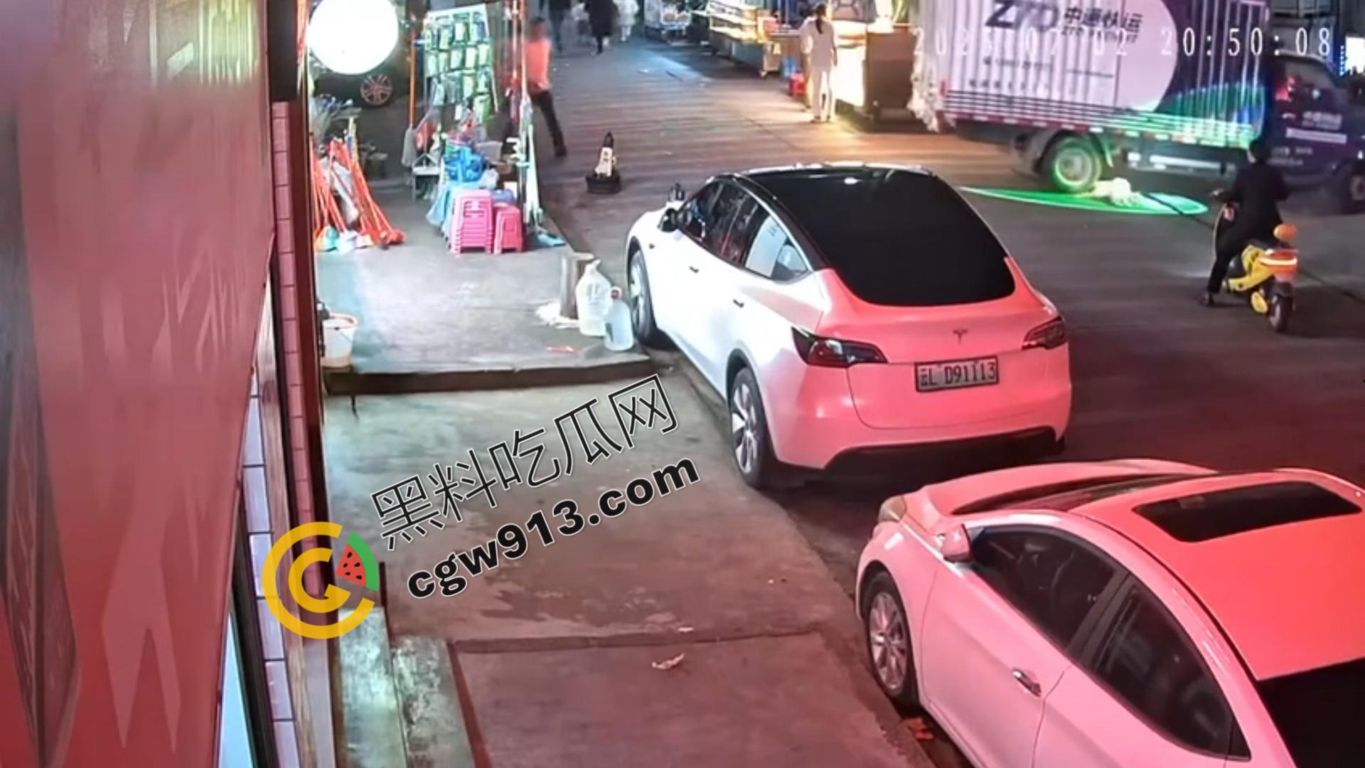 小童惨遭死亡车轮碾压！父母失职还是司机无辜？大理街头目睹令人心碎一幕-5