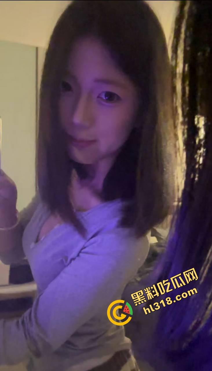 工商大课堂情侣上演当众扣逼，女的一边听课一边夹腿呻吟，逼水湿透凳子，老师讲高数她在学生物！-8