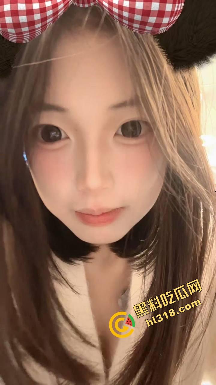 工商大课堂情侣上演当众扣逼，女的一边听课一边夹腿呻吟，逼水湿透凳子，老师讲高数她在学生物！-9