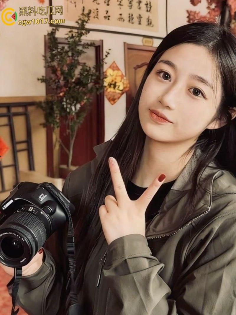 山西科技大学高颜值校花【张佳慧】性爱视频曝光，肥臀翘得像蜜桃，男友狠干嫩穴浪叫连连高潮不止！-1