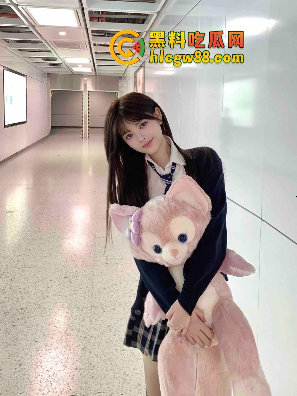 驻马店极品拜金女『袁姗姗』168得身高36D奶量惊人，水多穴紧被操三年，最后还是投奔迈巴赫大爷！-1