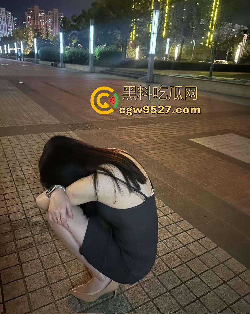 酒吧偶遇醉酒女神，失恋喝闷酒寂寞空虚，一顿安慰最终带回酒店骑乘猛操，果然失恋的女人最容易得手！-4