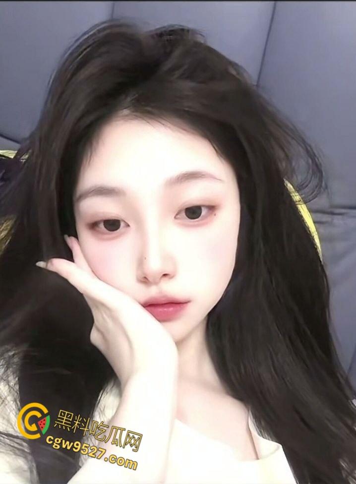 长沙师范大学【徐雯雯】，与前任约炮被男友发现，性感美腿白的发亮，嘴叼内裤淫骚自慰，娇喘呻吟无比诱人！-3