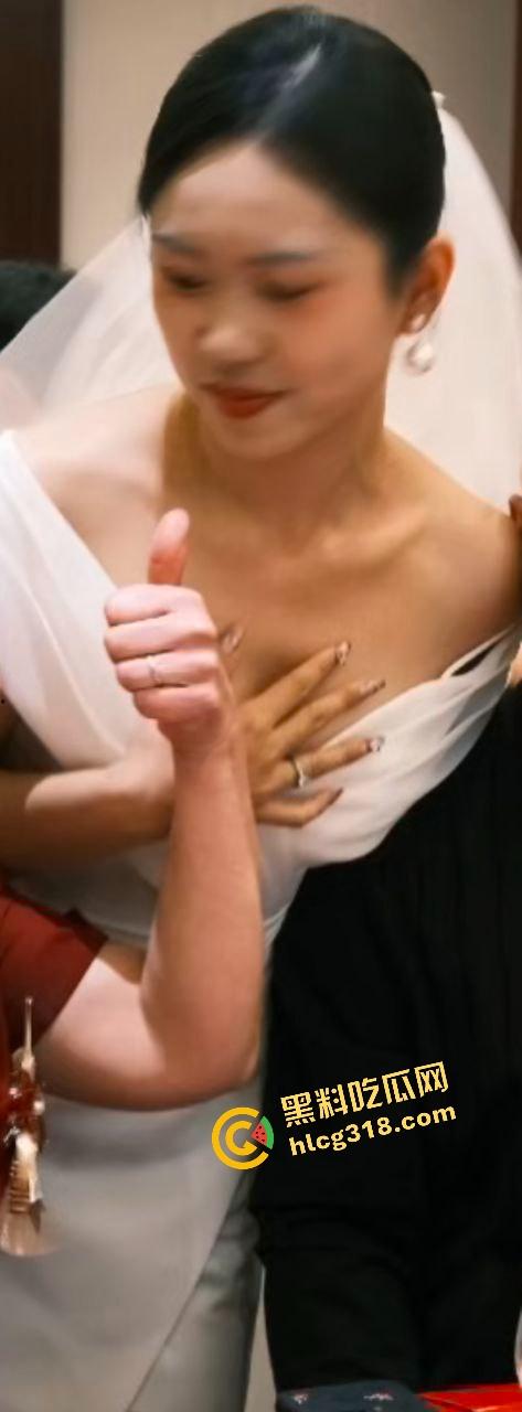 曝光济南人妻母狗群P狂魔『闫冰倩』被7个男人轮番操3P十几次，精液洗澡都洗不干净！-5