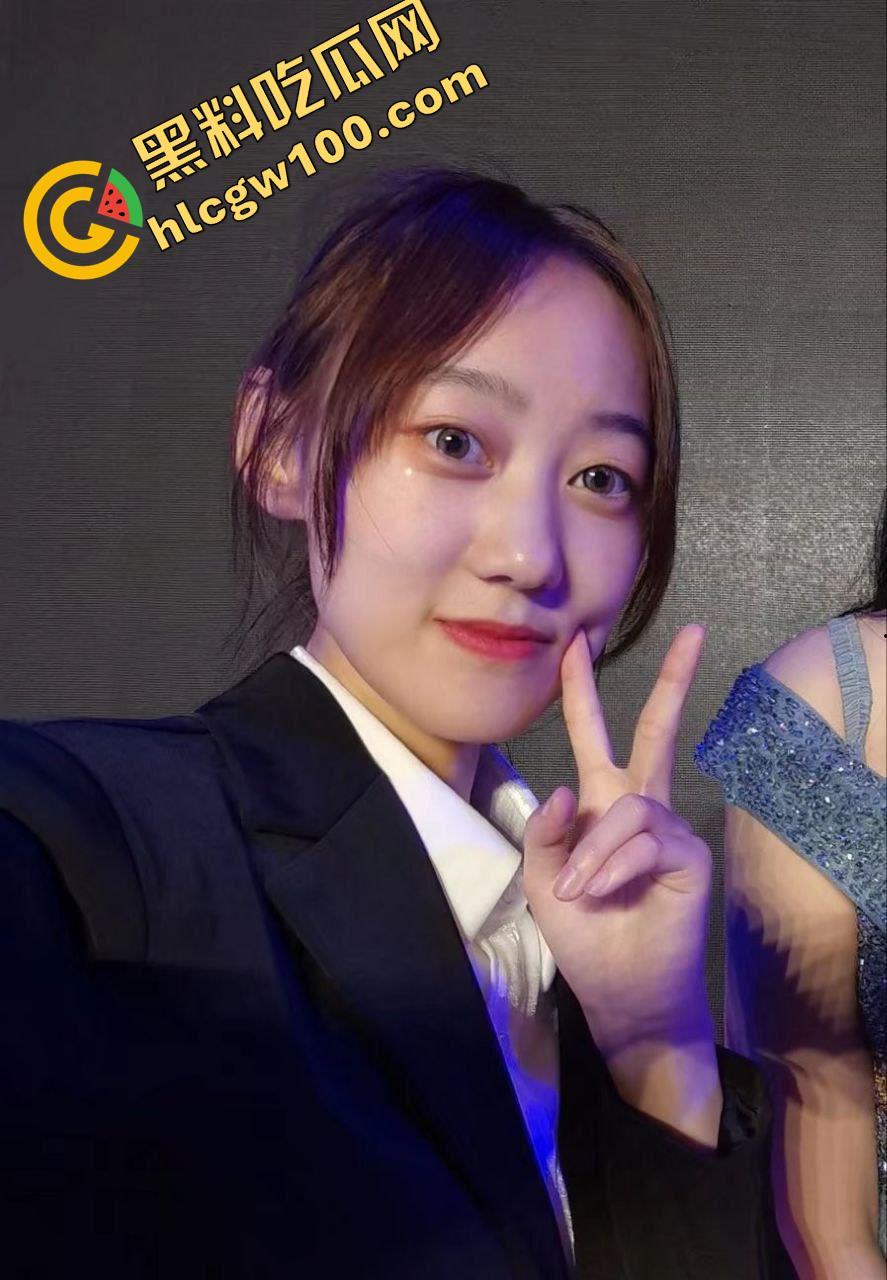 浙江外国语学院贫乳少女【张娜】，清纯外表内心放荡，花式骑乘放肆淫叫尽显放荡本性-7